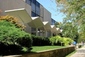 Photo of the main entrance of Essex Hall